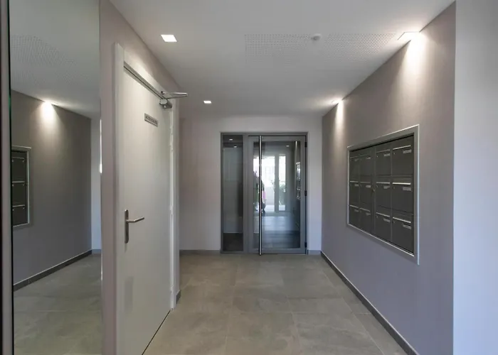 Appartement A5 - Modern 5 Min To Sea - Pool & Garage *